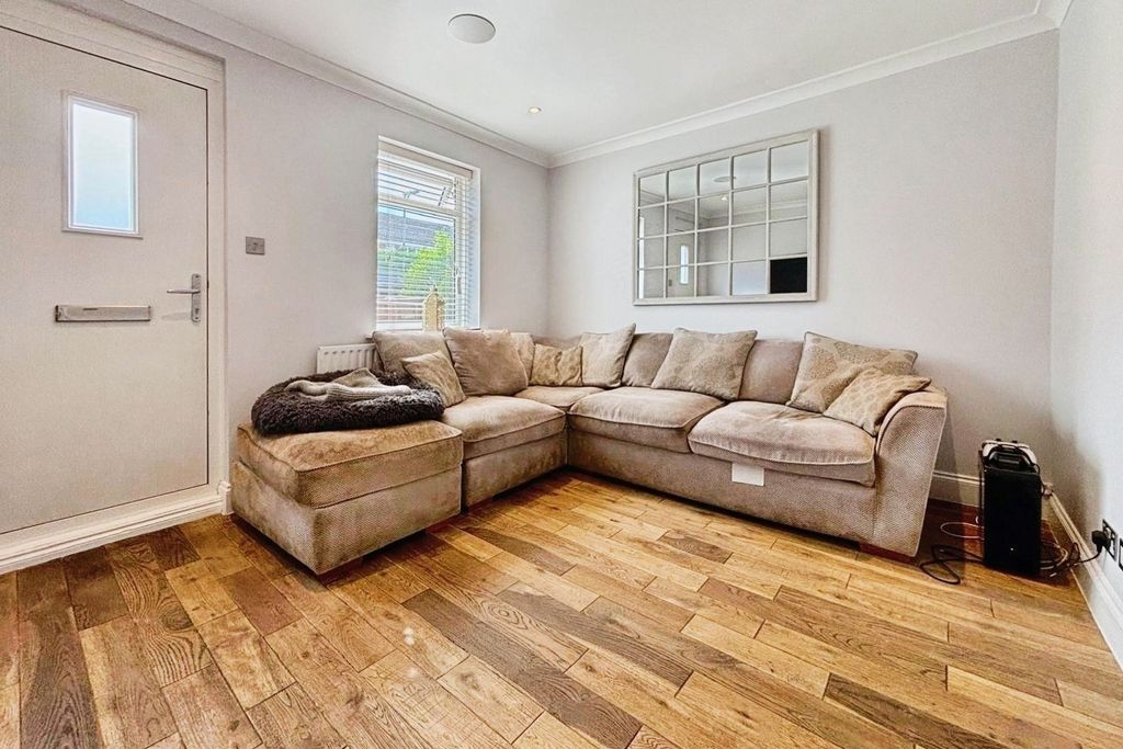 Property photo 2 of 9 Pbox-Img.Jpg