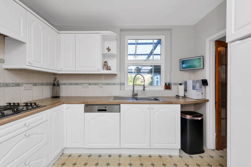 Property photo 3 of 29