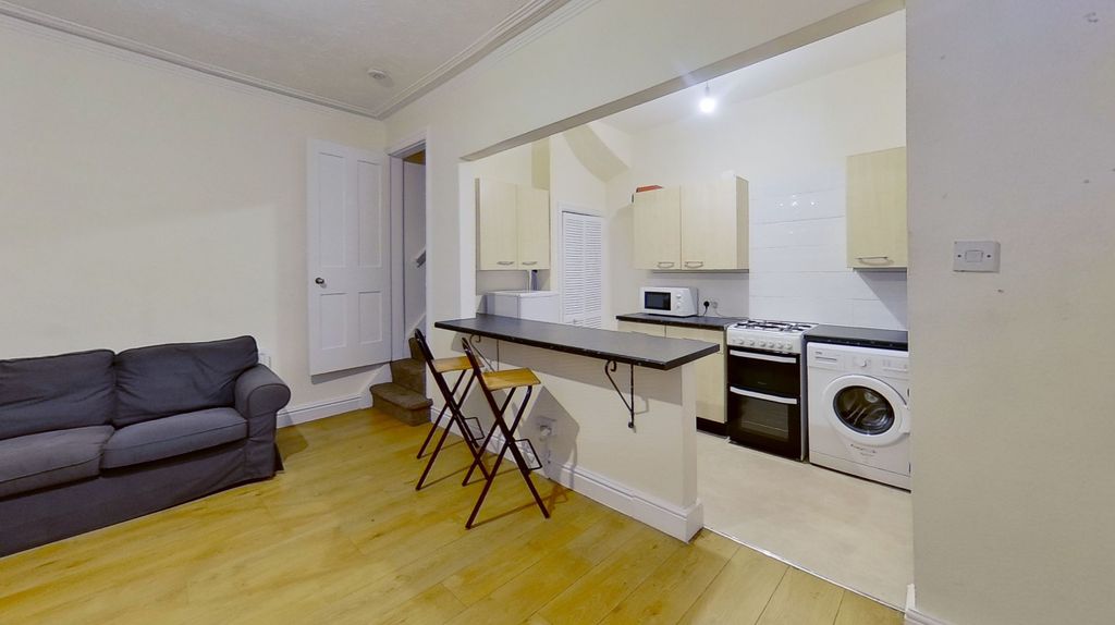 Property photo 1 of 10 7-Sowood-Street-Kitchen.Jpg