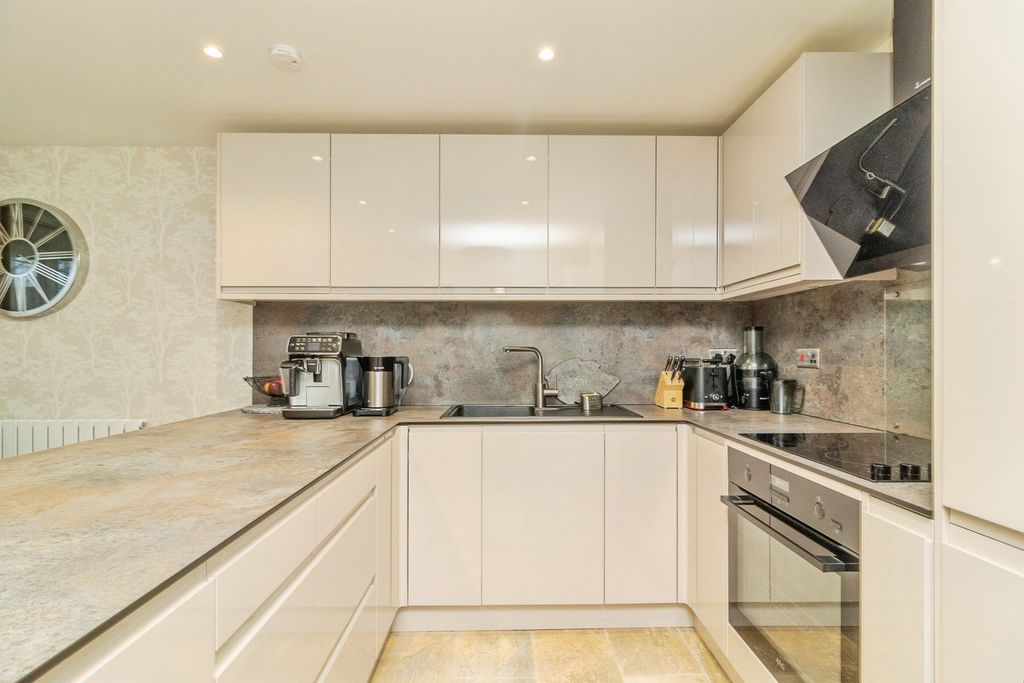 Property photo 2 of 20 Pbox-Img.Jpg