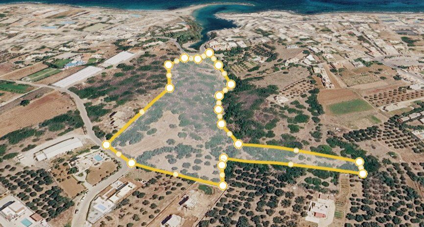 Property photo 1 of 4 For Sale Land 25726 m² In Crete
