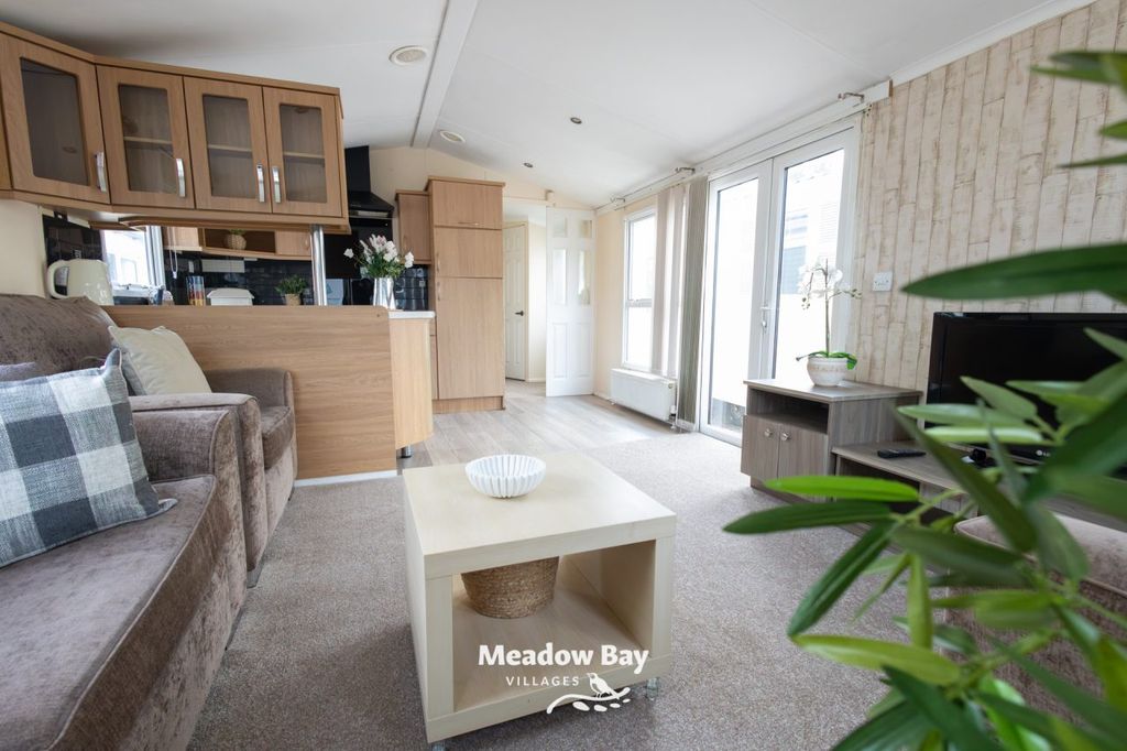 Property photo 3 of 18 Bk Grosvenor Gl 5