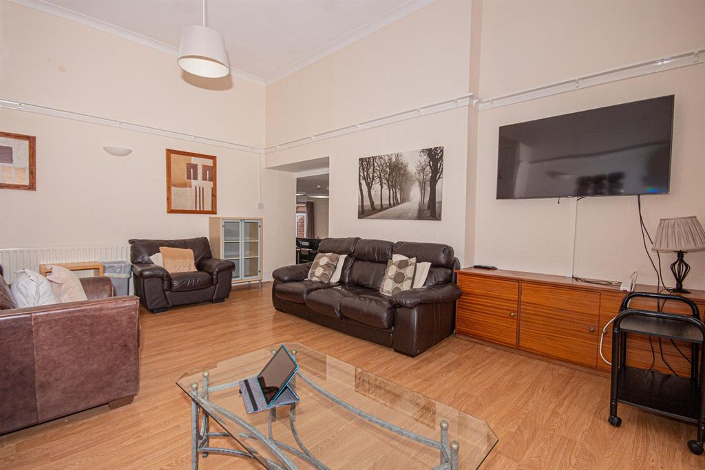 Property photo 3 of 11 Lounge-4-1.Jpg