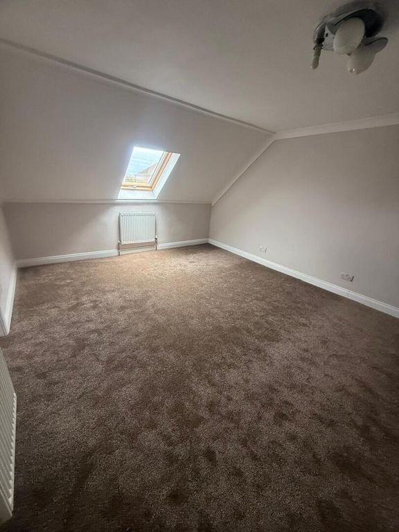Property photo 2 of 12 Loft