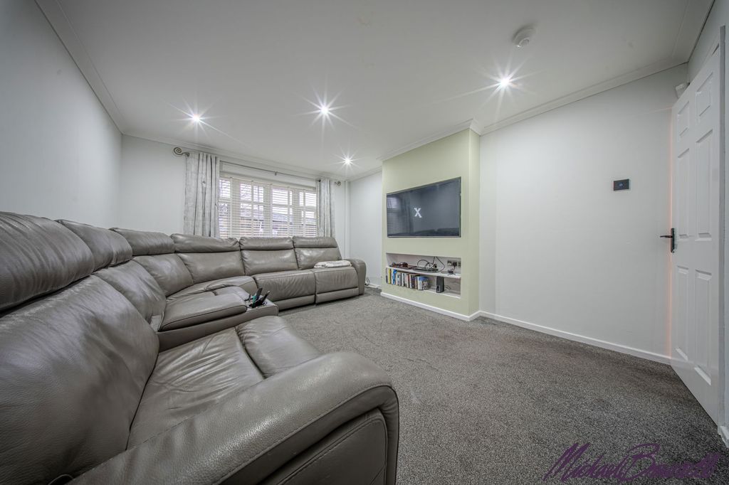 Property photo 2 of 22