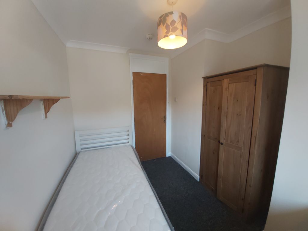 Property photo 2 of 6 Bed 1