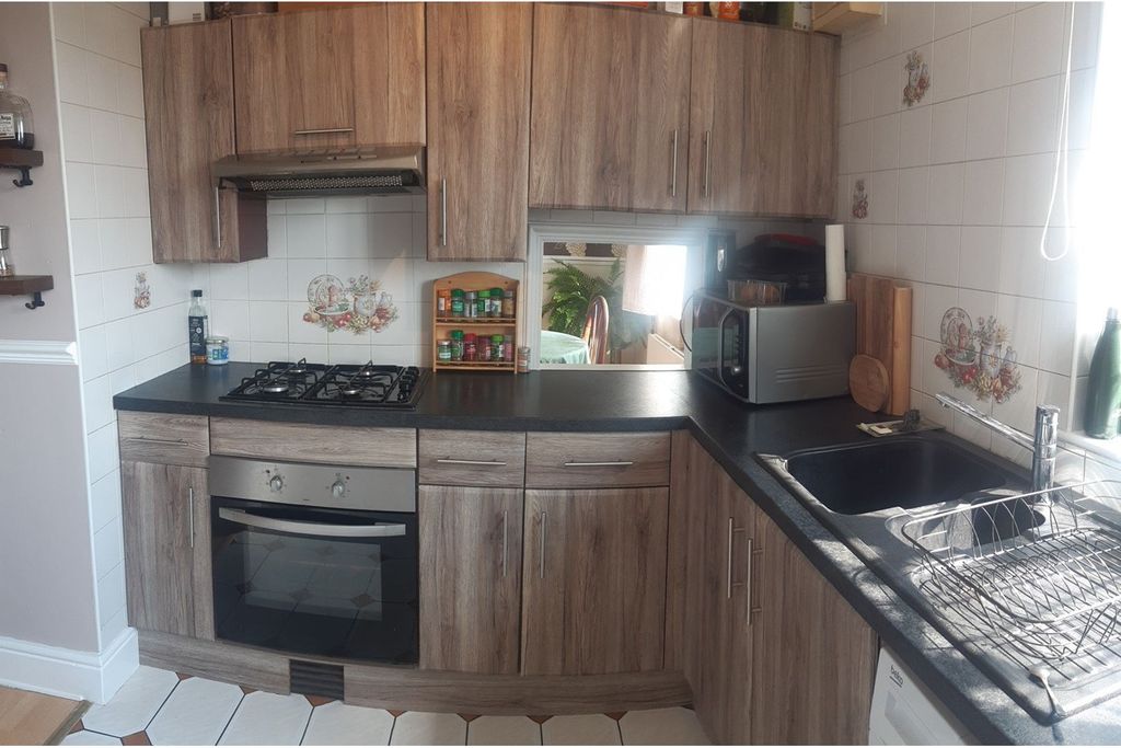 Property photo 2 of 17 Kitchen