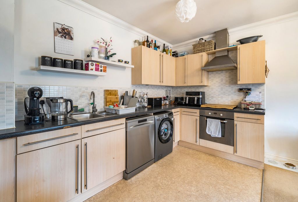 Property photo 2 of 18 1375970-14-690E07...