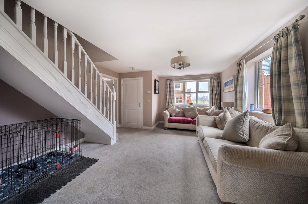 Property photo 2 of 16 1394785-18-696634...