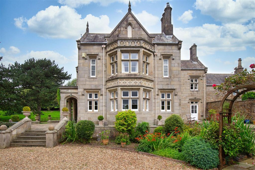 Property photo 1 of 31