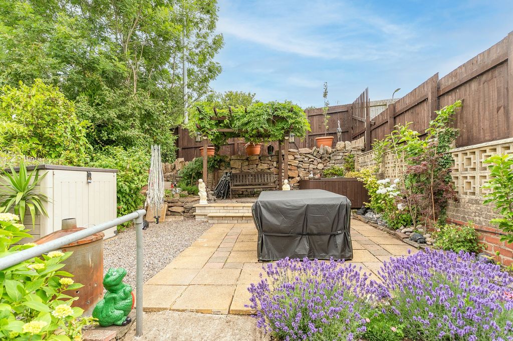 Property photo 2 of 18