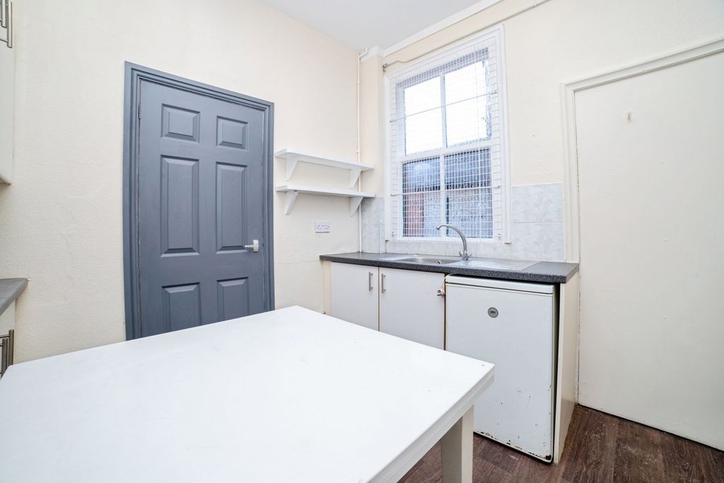 Property photo 2 of 19 Pbox-Img.Jpg