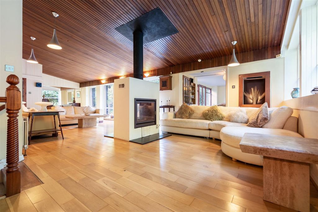 Property photo 3 of 14 Living Room