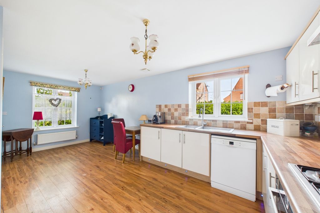 Property photo 3 of 18 Kitchen Diner