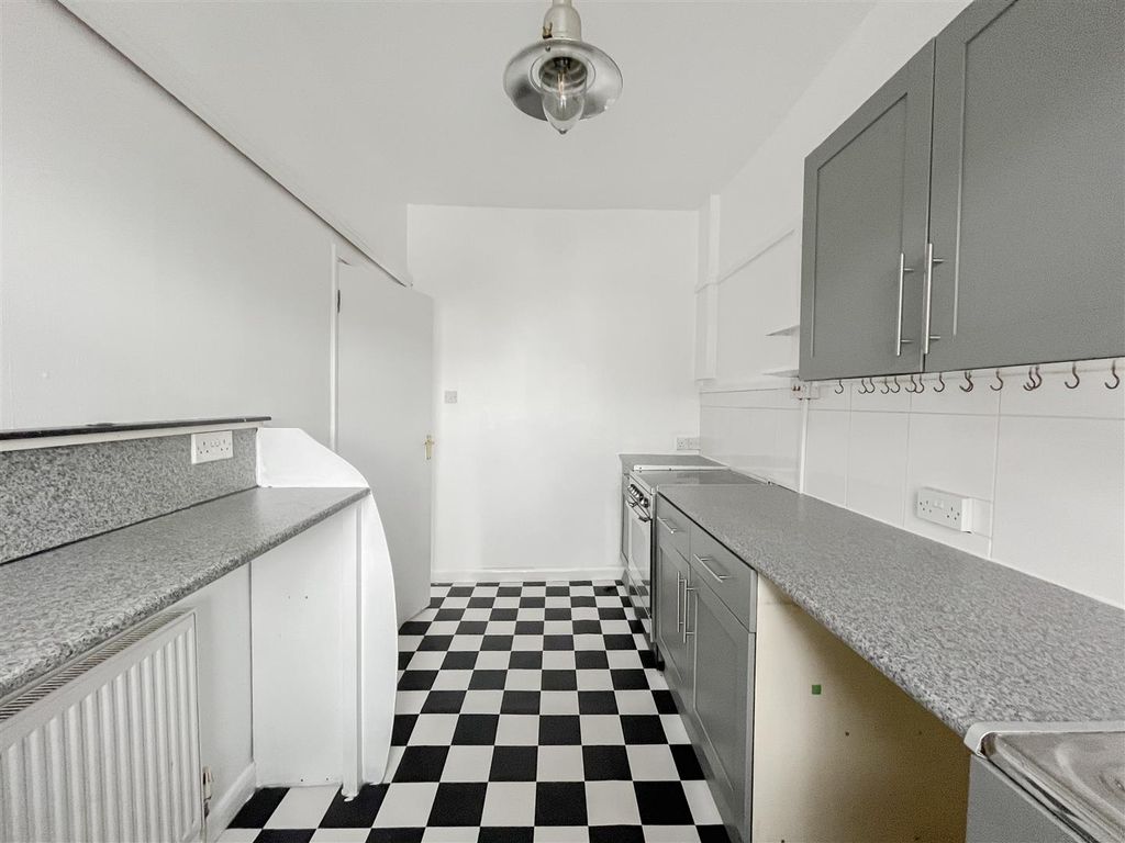 Property photo 3 of 13 Kitchen