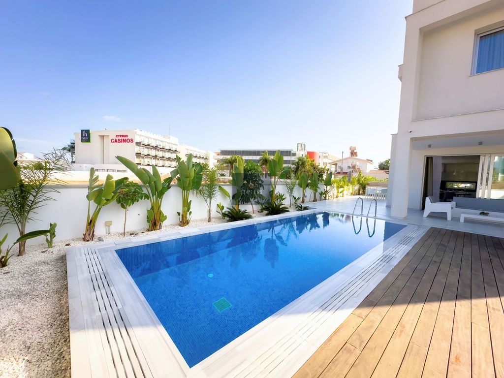 Property photo 2 of 36