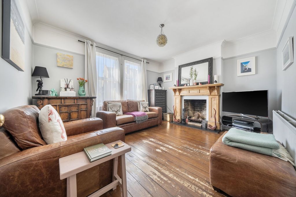 Property photo 2 of 27