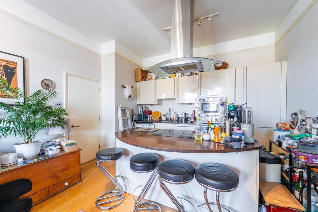 Property photo 2 of 8 Mba06811