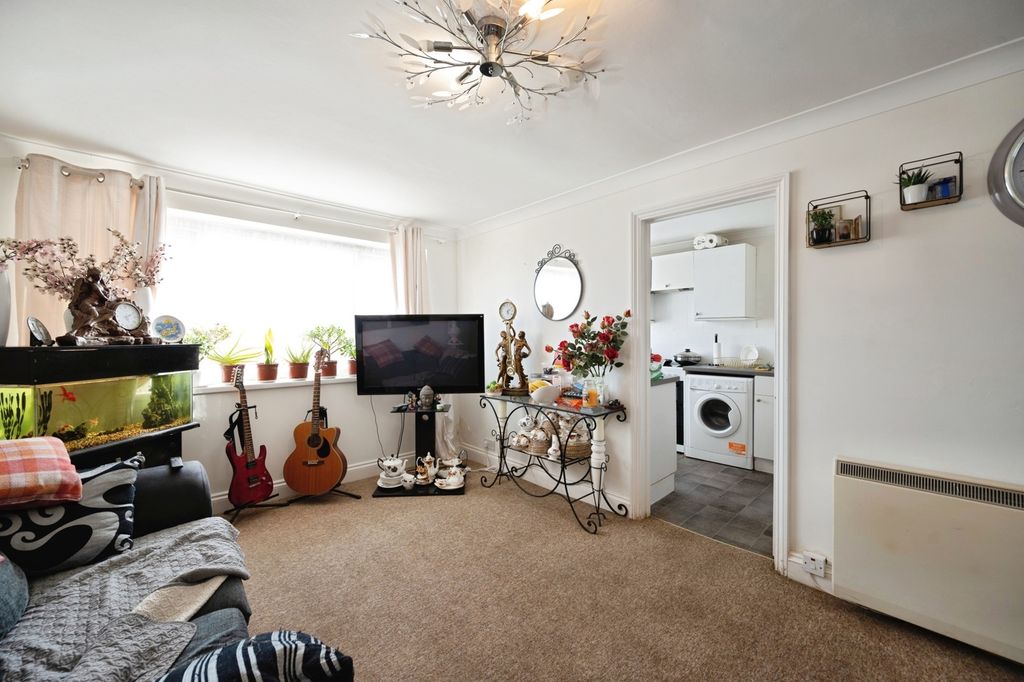 Property photo 2 of 17 Photo