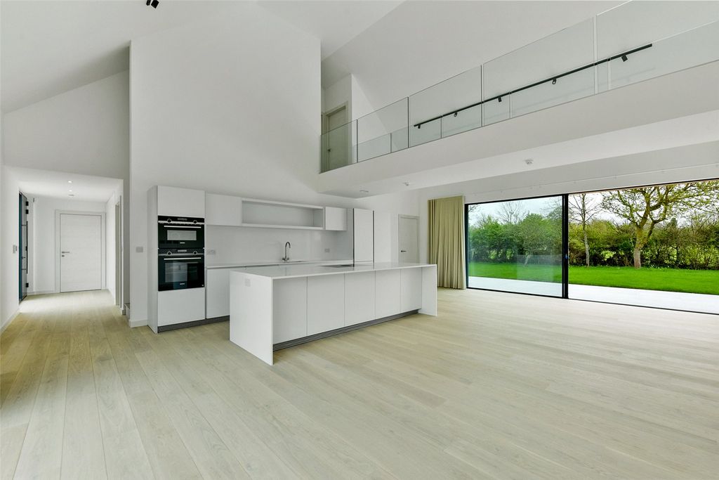 Property photo 2 of 15 Picture No. 23