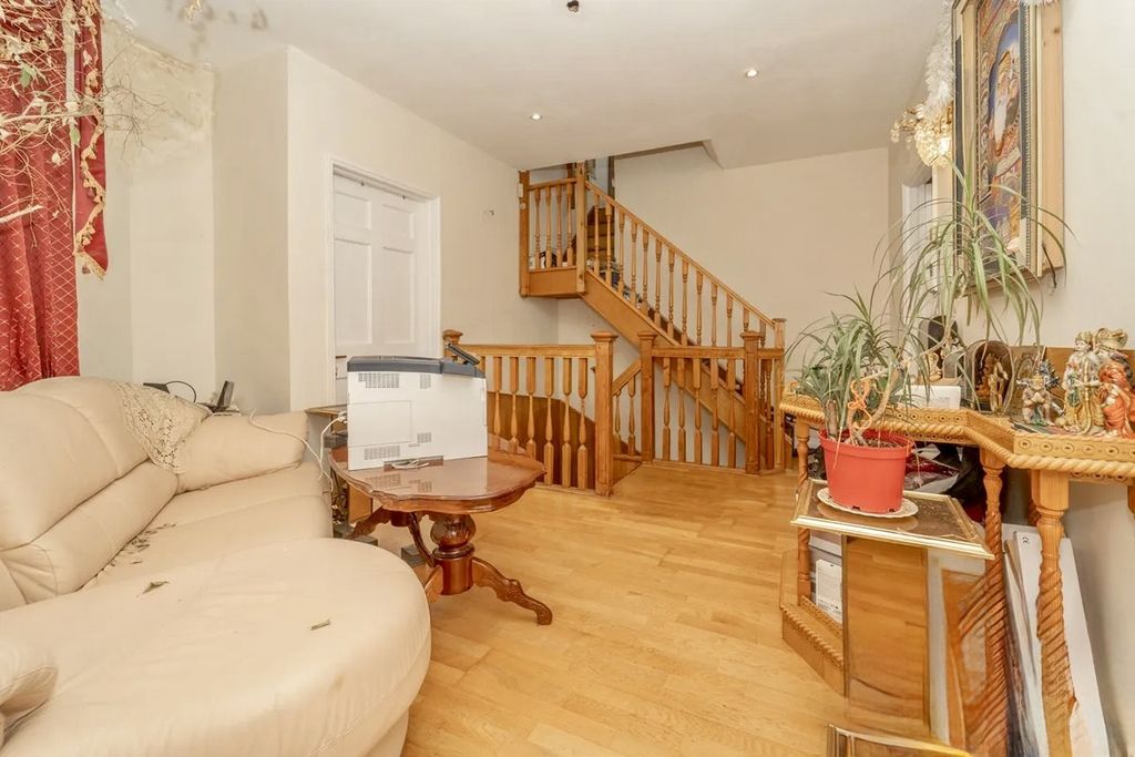 Additional image 19 of 7 bed detached house for saleGreat West Road, Hounslow, Greater London TW5