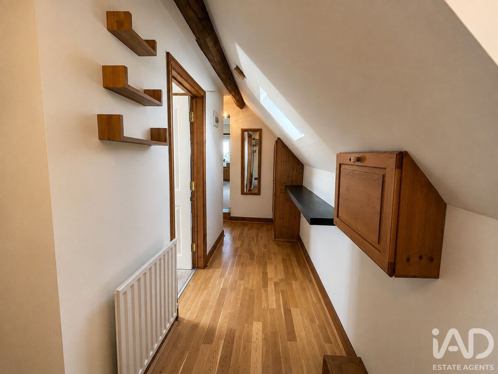 Property photo 2 of 23