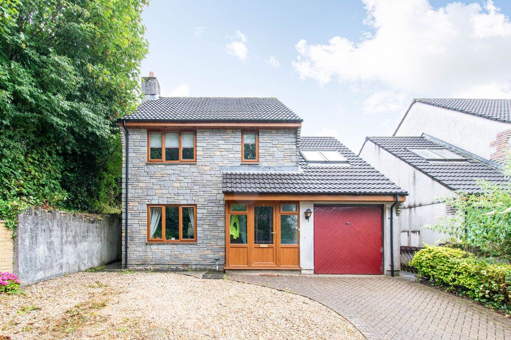 Property photo 1 of 11