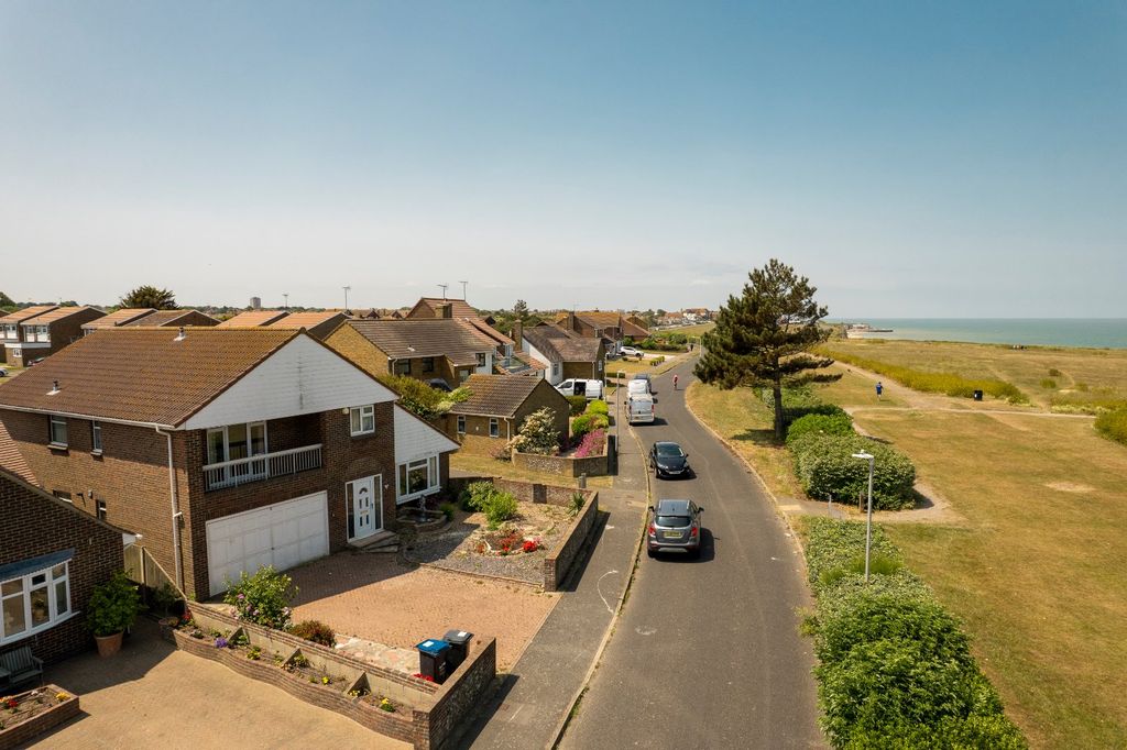 Property photo 2 of 31 The Ridings