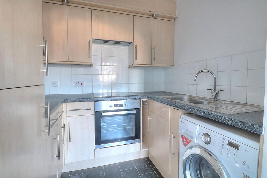 Property photo 3 of 10 Gratyton Court 3 210121 Kitch 1.Jpg