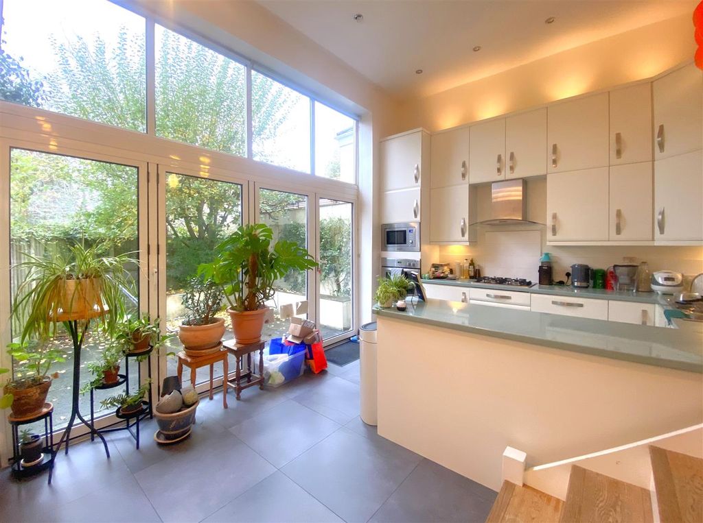 Property photo 3 of 13 Kitchen 4.Jpeg