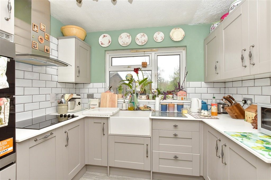 Property photo 2 of 8 Kitchen