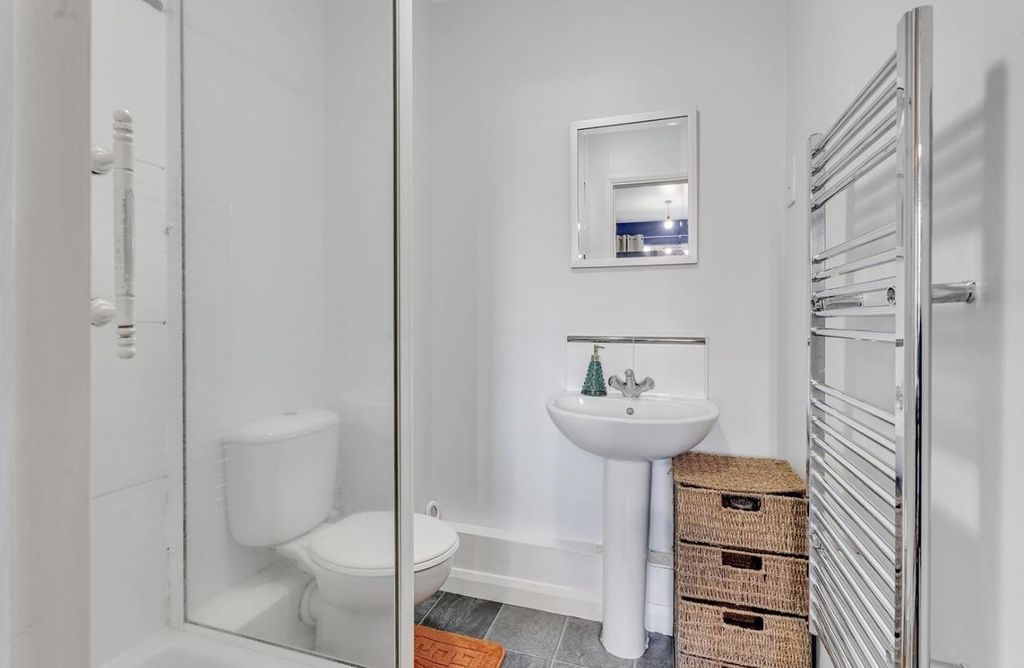 Property photo 3 of 16 Bathroom 1