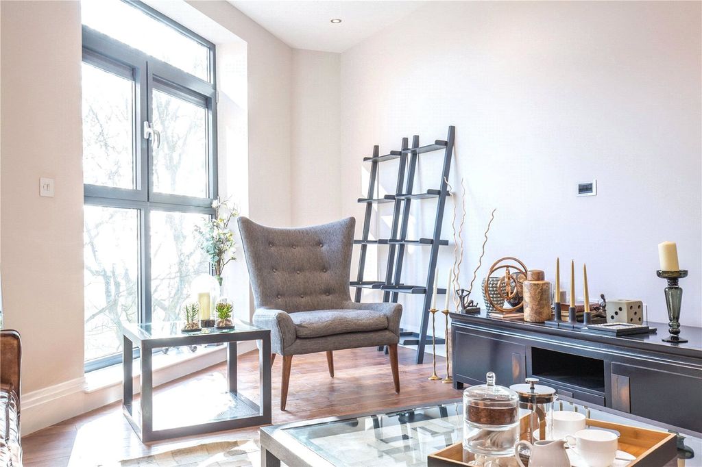 Property photo 3 of 7 Picture No. 25