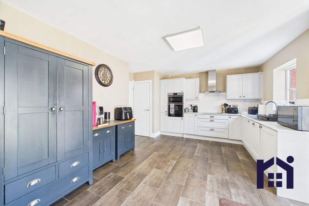 Property photo 2 of 29 Dining Kitchen