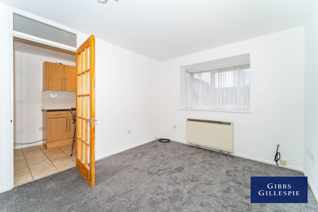 Property photo 3 of 10 Lounge