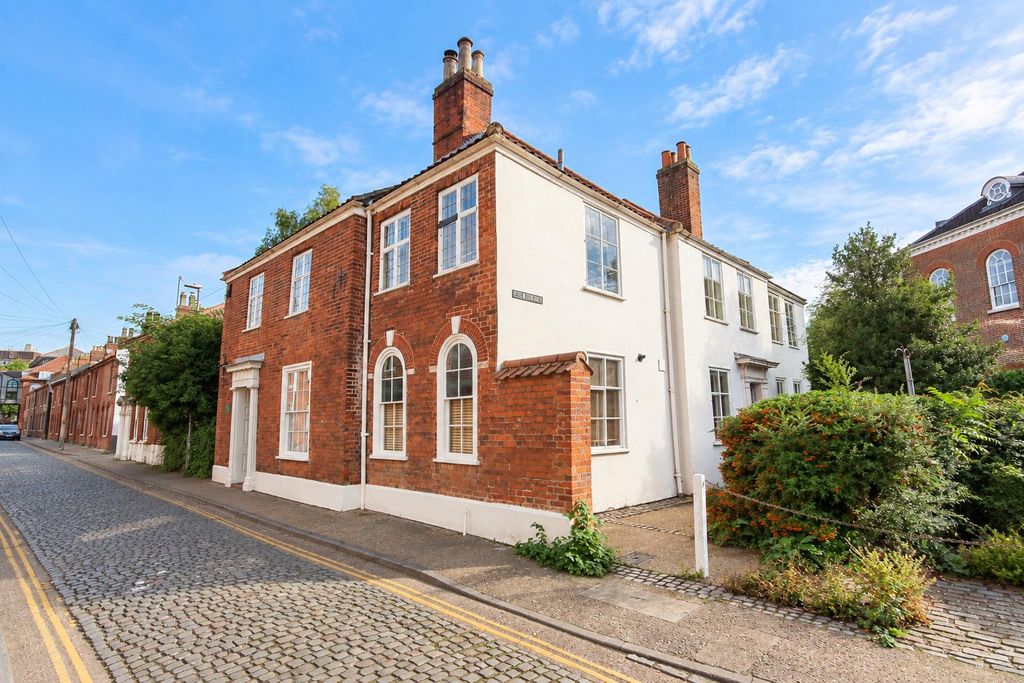 Property photo 1 of 8 357898Ea-E362-4B63-8c2F-3B54Cdf60499.Png