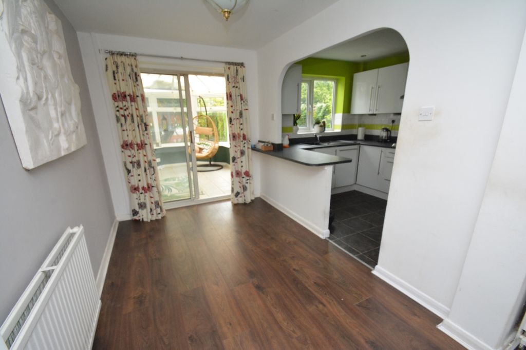 Property photo 3 of 11 Dining Kitchen