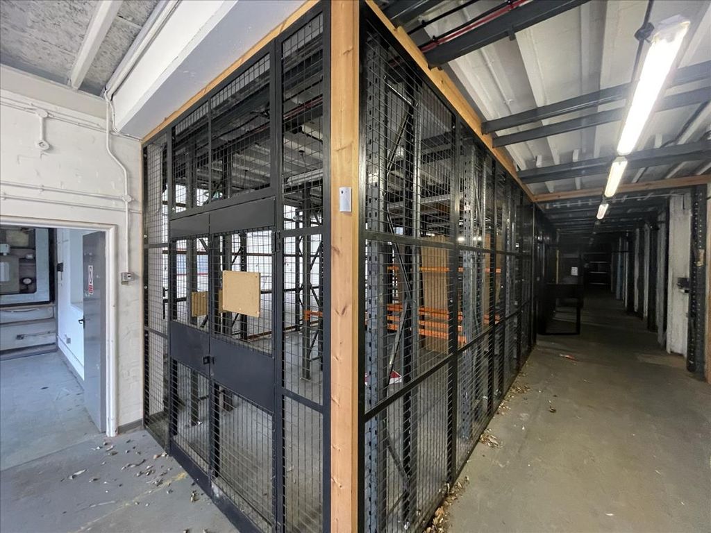 Property photo 2 of 28