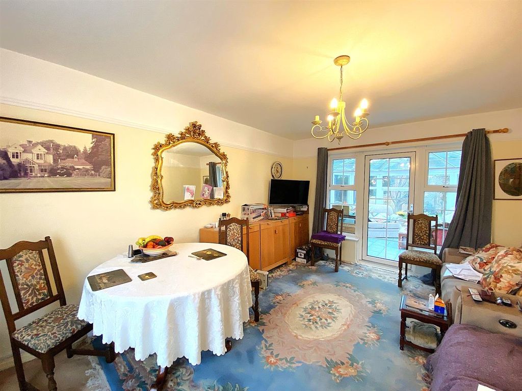 Property photo 3 of 13 1 New Park Ave - Lounge1.Jpg