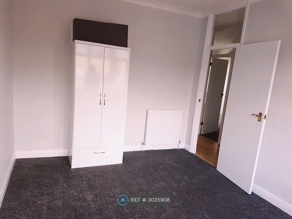 Property photo 2 of 8 Bedroom 1