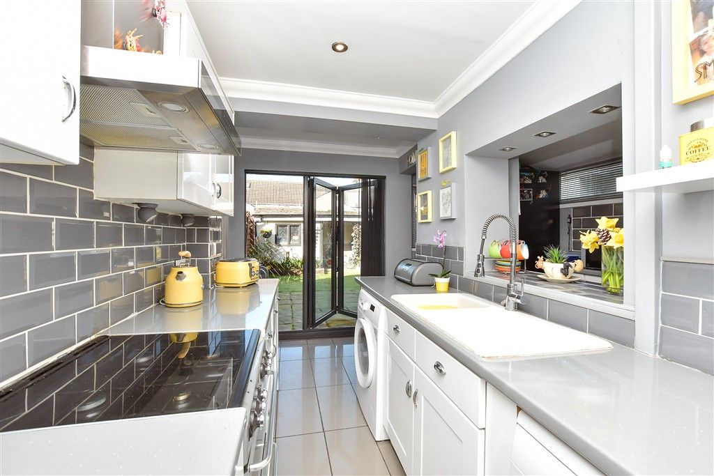Property photo 2 of 9 Kitchen