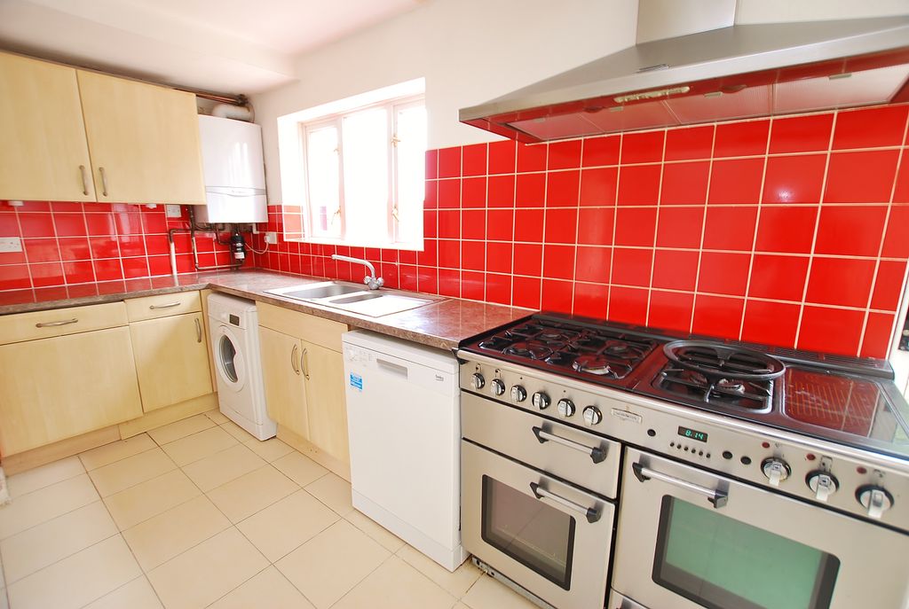 Property photo 3 of 12 Photo 02