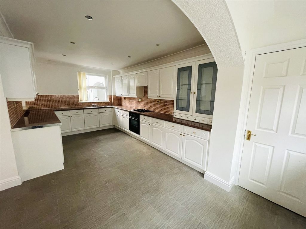 Property photo 2 of 17 Picture No. 16