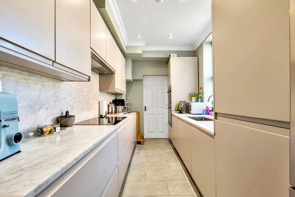 Property photo 3 of 23