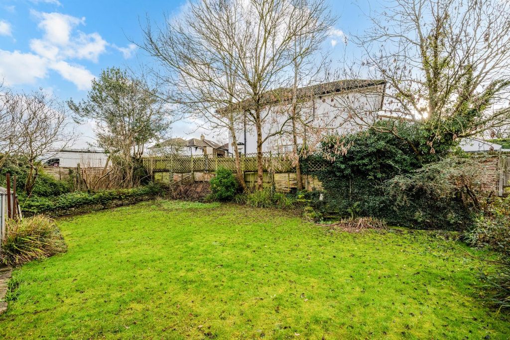 Property photo 3 of 26 Shelvers Way