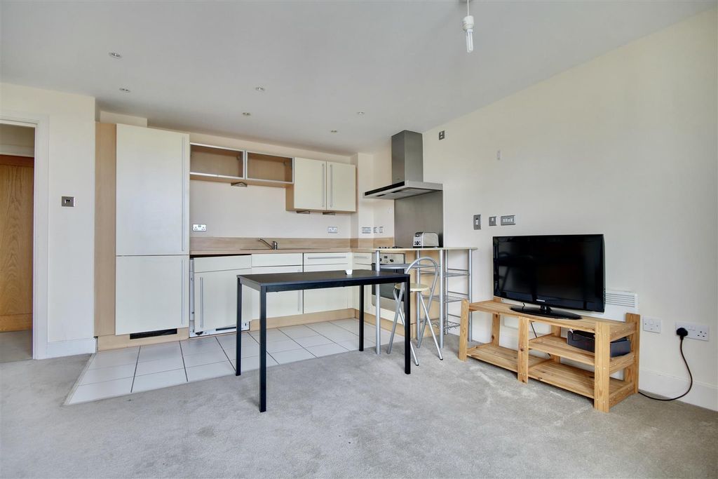 Property photo 2 of 7 67CC0F8A-B0D2-4436-B790-9A54Fe5745Ac_1_201_A.Jpeg