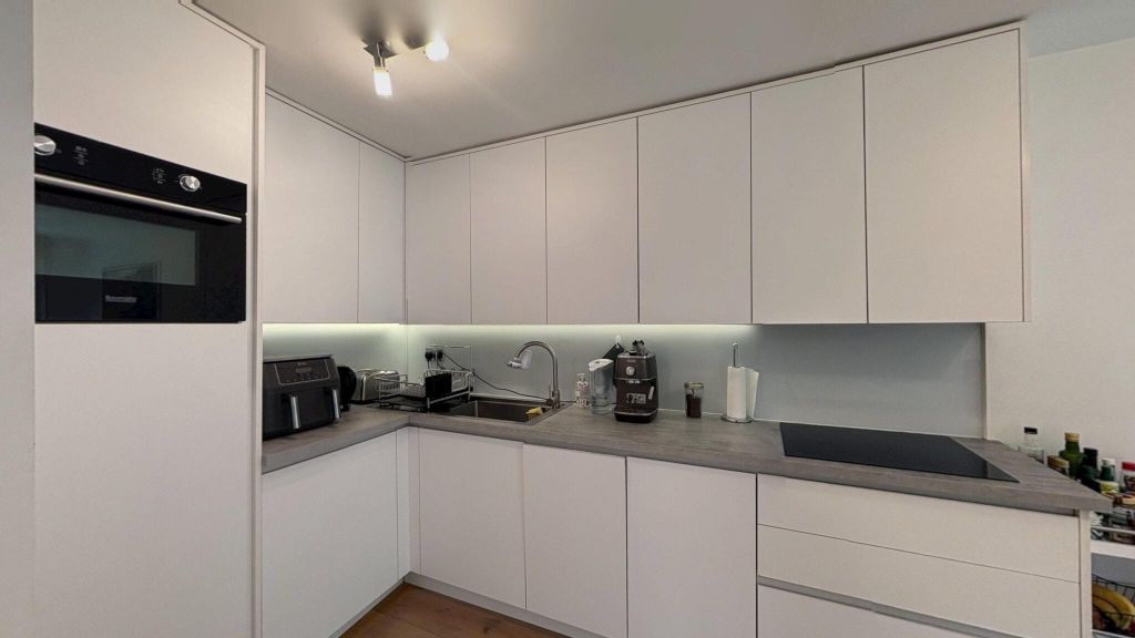 Property photo 2 of 14 Kitchen