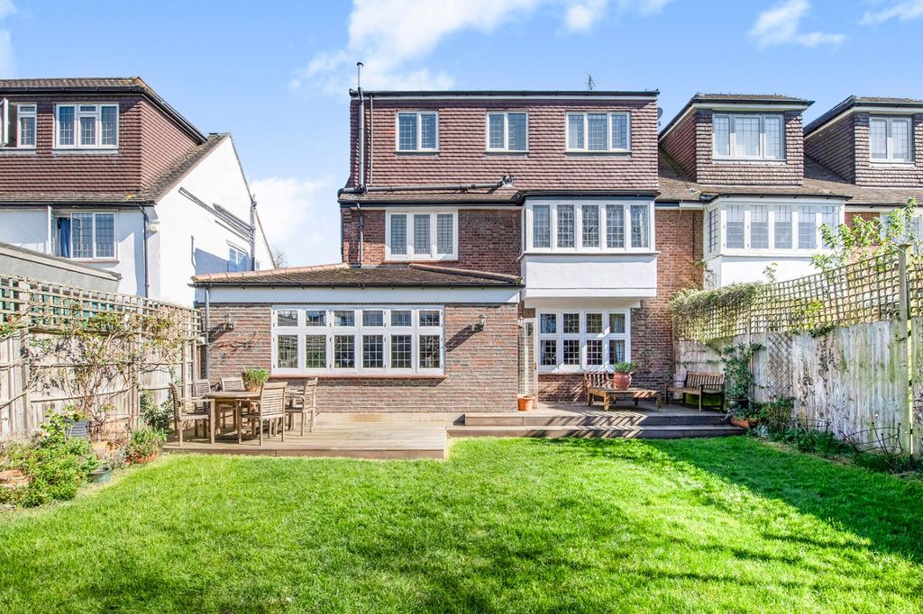 Property photo 2 of 28