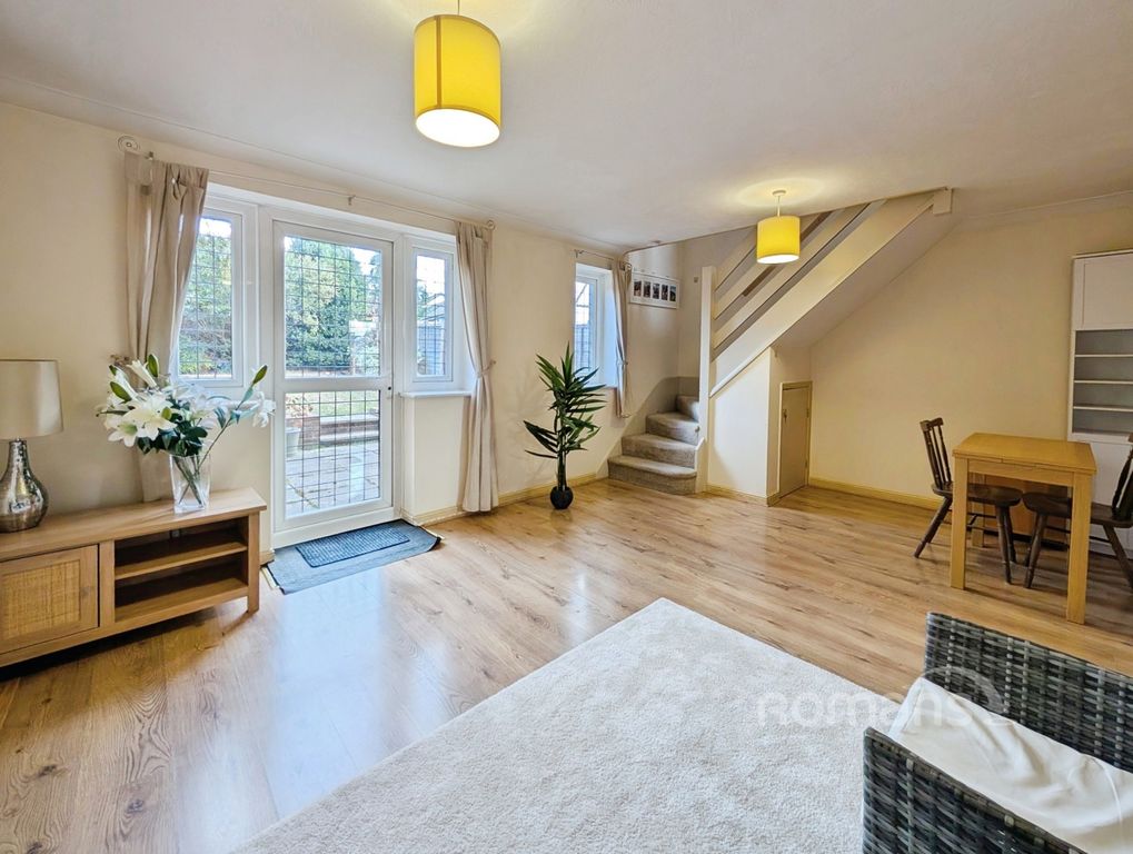 Property photo 3 of 11 Pbox-Img.Jpg