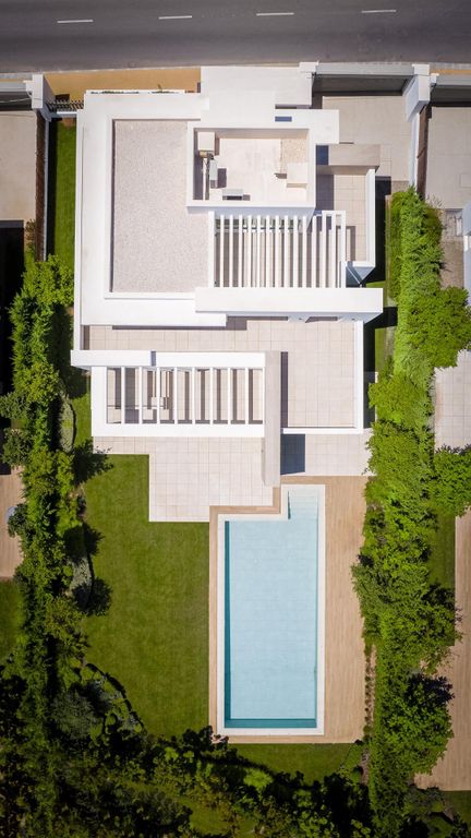 Property photo 2 of 33